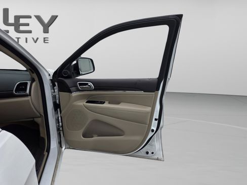 Used 2018 Jeep Grand Cherokee Overland image 28