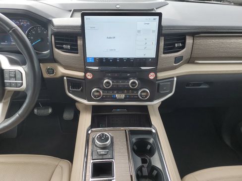 Used 2024 Ford Expedition Limited RWD image 10