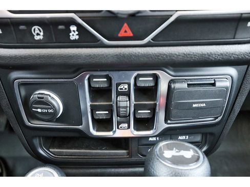 Used 2025 Jeep Wrangler Unlimited Sport AWD/4WD image 21