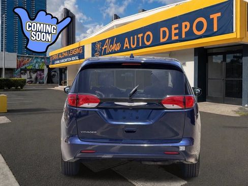 Used 2020 Chrysler Voyager LX FWD image 4