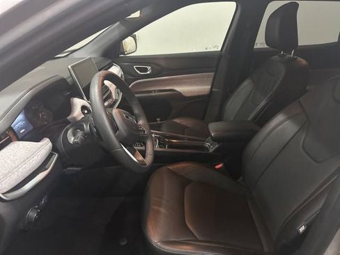 Used 2023 Jeep Compass Latitude AWD/4WD image 9
