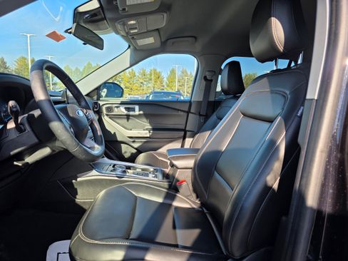 Certified 2022 Ford Explorer XLT w/ Equipment Group 202A image 20