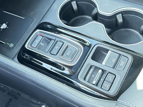 Used 2025 Honda Pilot Touring image 23