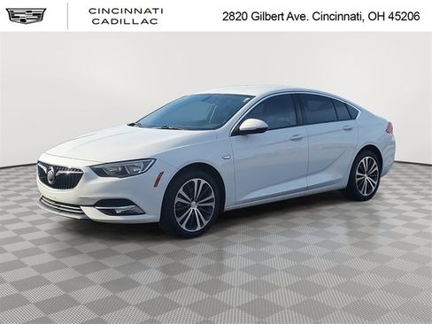 Used 2018 Buick Regal Essence image 1