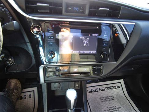 Used 2018 Toyota Corolla LE image 18