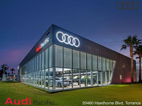 Certified 2025 Audi Q3 2.0T Premium w/ Convenience Package AWD/4WD image 16