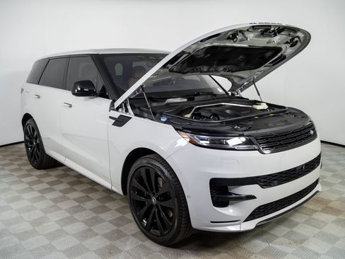 Used 2023 Land Rover Range Rover Sport SE Dynamic image 33