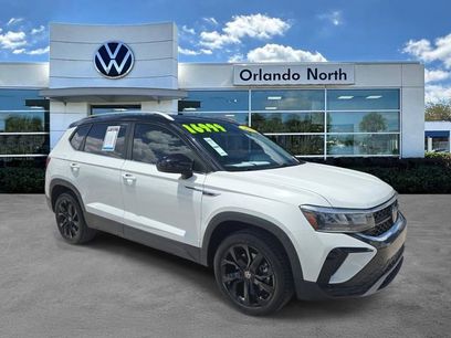 Used 2023 Volkswagen Taos SE w/ Panoramic Sunroof Package
