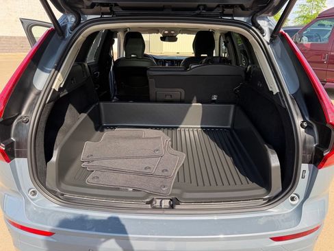 Used 2023 Volvo XC60 B5 Plus w/ Climate Package AWD/4WD image 34
