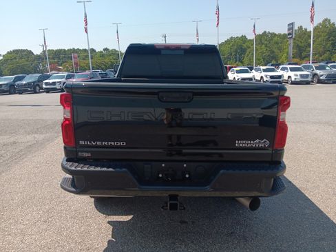 Used 2024 Chevrolet Silverado 2500 High Country w/ High Country Premium Package AWD/4WD image 5