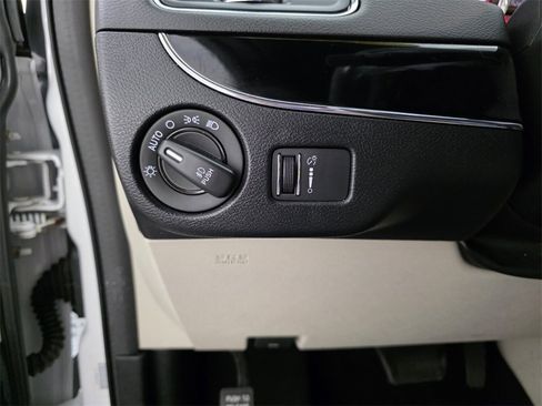 Used 2019 Dodge Grand Caravan SXT image 27