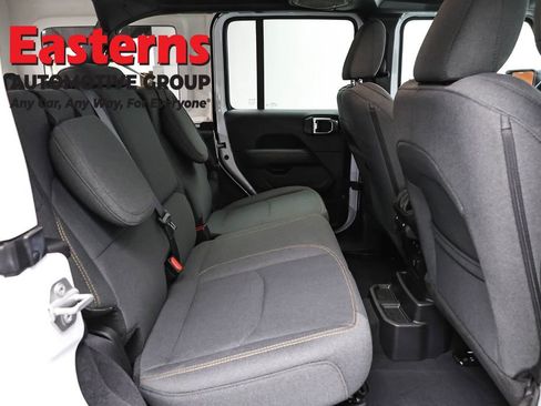 Used 2025 Jeep Wrangler Unlimited Sahara AWD/4WD image 23