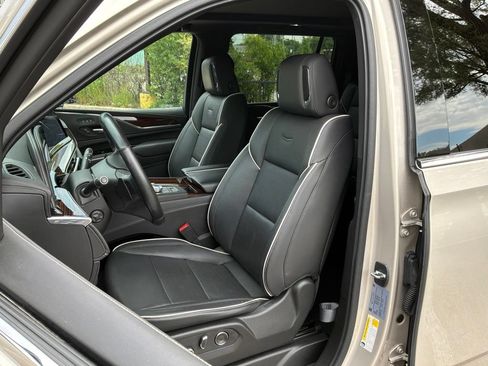 Used 2021 Cadillac Escalade ESV Premium Luxury AWD/4WD image 9