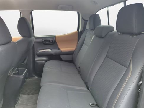 Used 2017 Toyota Tacoma SR5 w/ Tow Package image 12