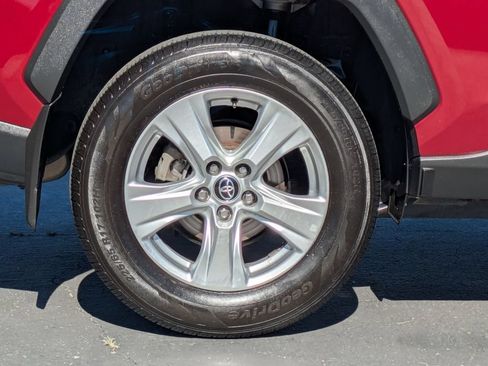 Used 2021 Toyota RAV4 XLE w/ Carpet Mat Package (TMS) FWD image 9