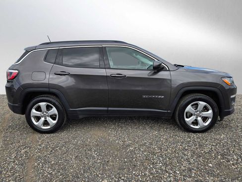 Used 2018 Jeep Compass Latitude w/ Popular Equipment Group FWD image 2