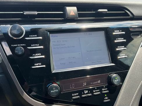 Used 2018 Toyota Camry SE FWD image 17