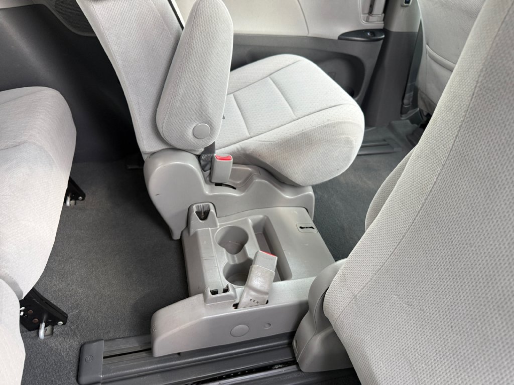 Certified 2020 Toyota Sienna LE FWD image 23