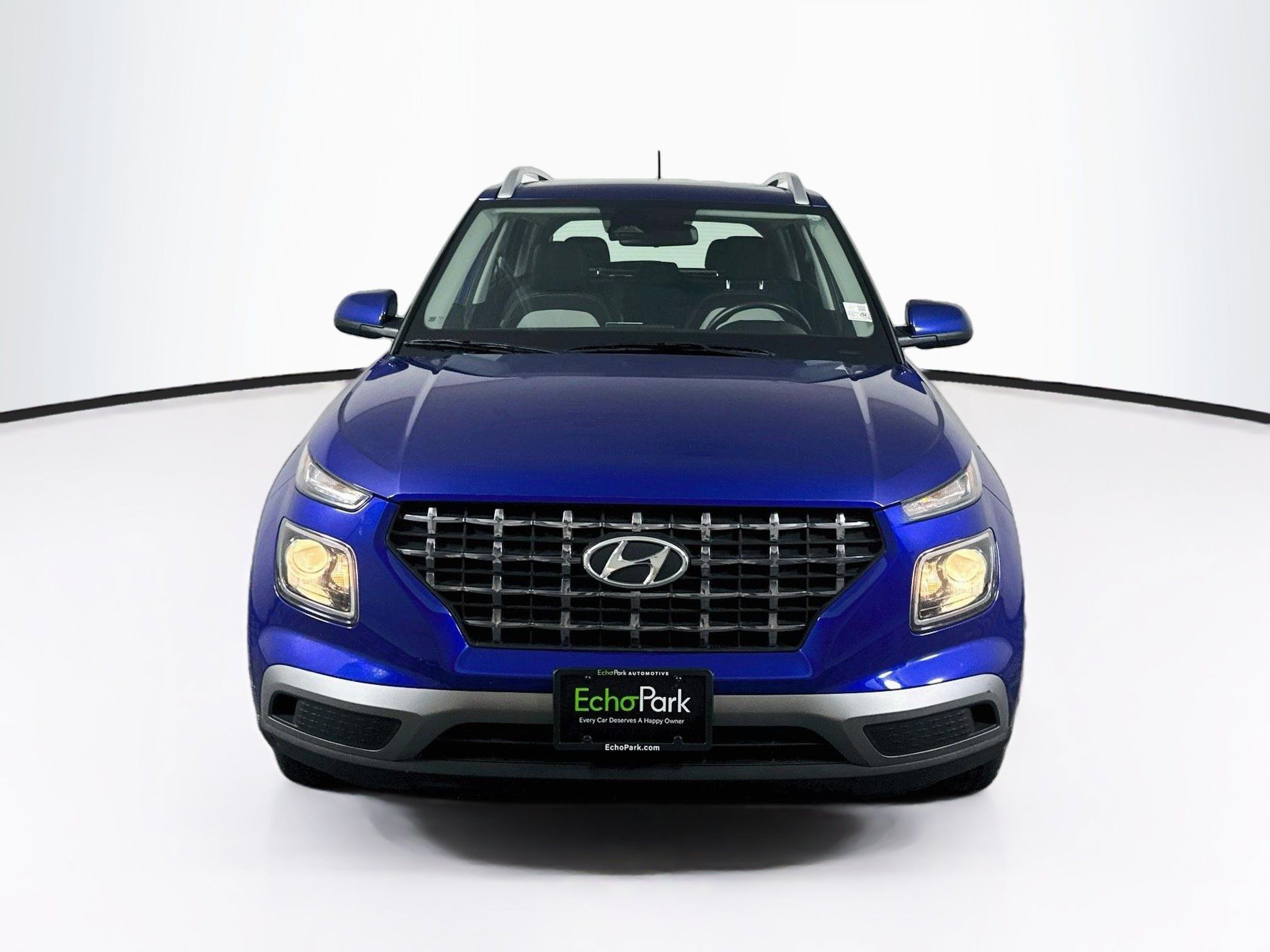 Used 2025 Hyundai Venue SEL FWD image 2