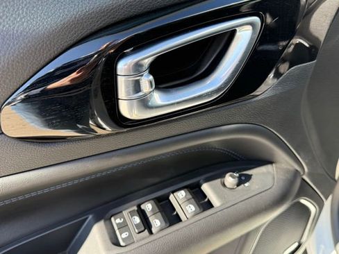 New 2025 Jeep Compass Latitude w/ Sun & Sound Group image 12