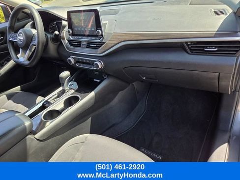 Used 2024 Nissan Altima 2.5 SV FWD image 16