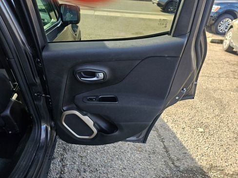 Used 2016 Jeep Renegade Latitude w/ Cold Weather Group image 15