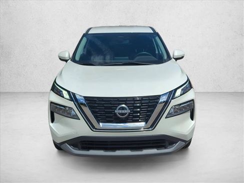 Certified 2022 Nissan Rogue SV FWD image 2