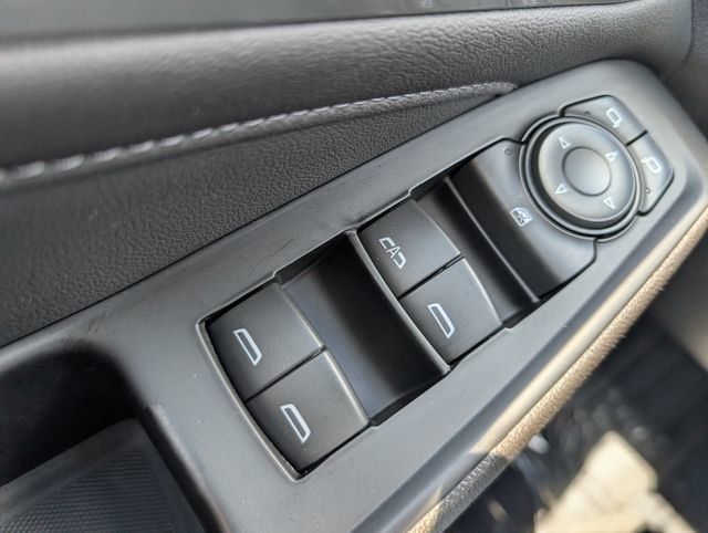 Used 2023 Chevrolet Traverse LT FWD image 30