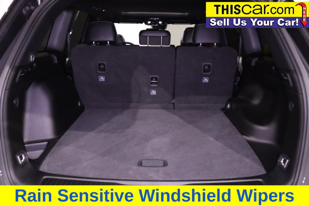Used 2025 Jeep Grand Cherokee Laredo RWD image 33