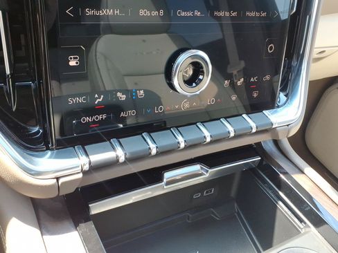 Used 2025 GMC Yukon Denali w/ Denali Reserve Package AWD/4WD image 21