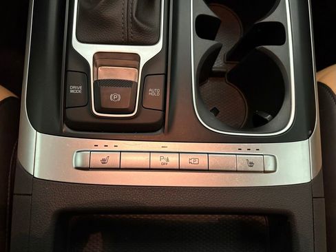 Used 2024 Kia Carnival LX FWD image 11