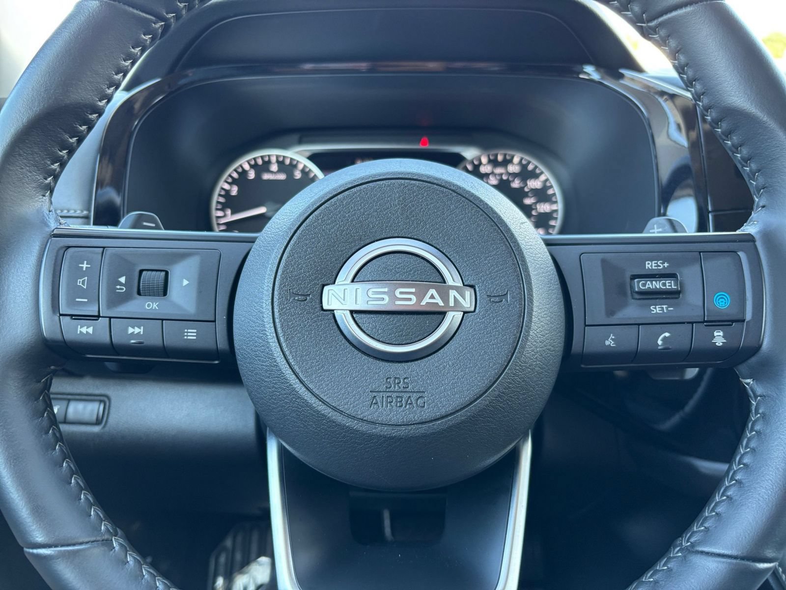 Used 2025 Nissan Pathfinder SV FWD image 29