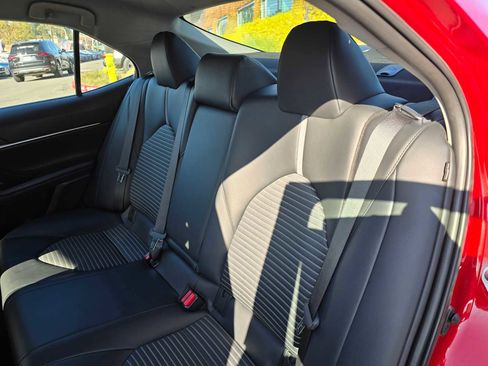 Used 2024 Toyota Camry SE image 17