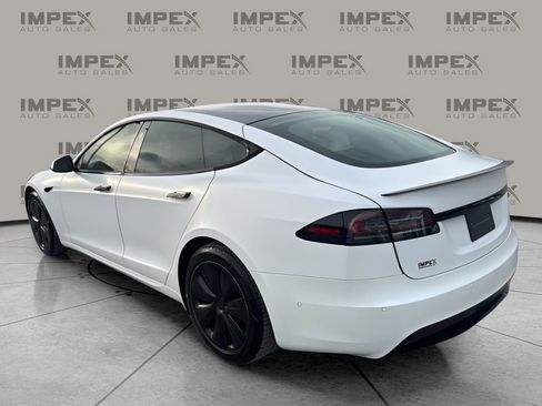 Used 2022 Tesla Model S Plaid image 3
