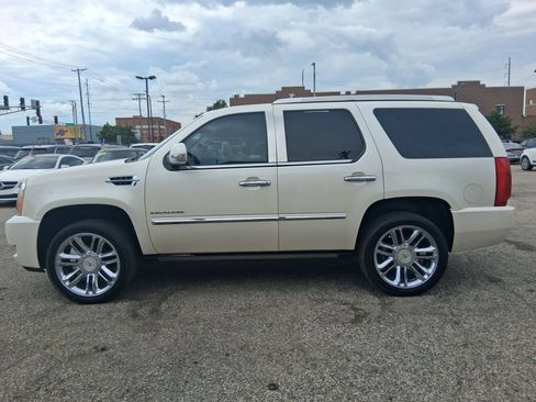 Used 2012 Cadillac Escalade Platinum AWD/4WD image 3