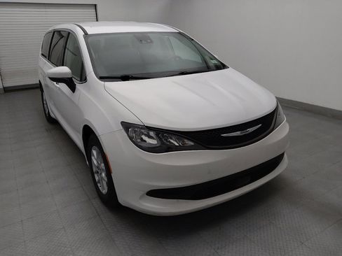 Used 2023 Chrysler Voyager LX FWD image 13