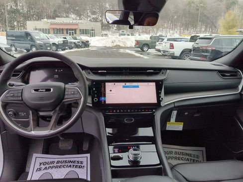 New 2026 Jeep Grand Cherokee Limited image 13