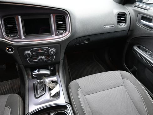 Used 2018 Dodge Charger SXT w/ Blacktop Package RWD image 37