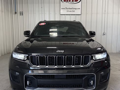 Used 2024 Jeep Grand Cherokee Overland w/ Trailer Tow Package AWD/4WD image 16