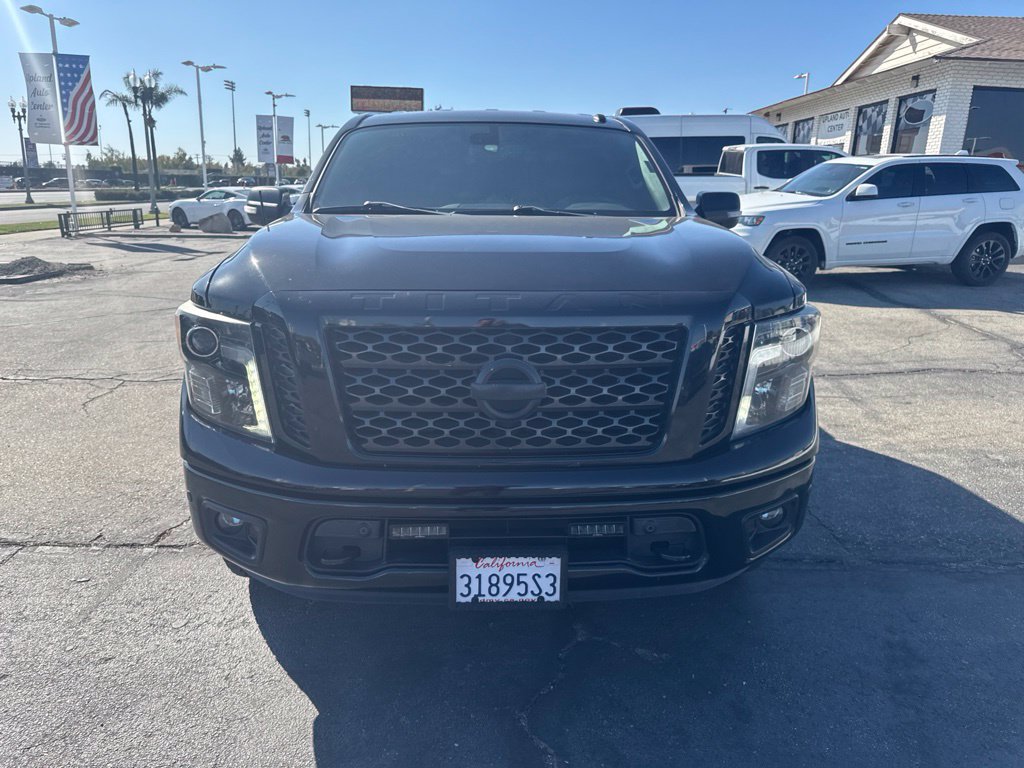 Used 2019 Nissan Titan SV w/ SV Convenience Package RWD image 2