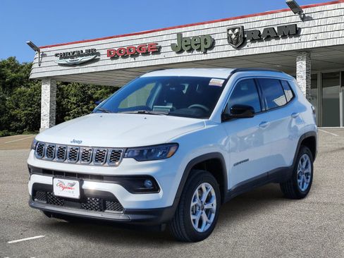 New 2026 Jeep Compass Latitude image 2
