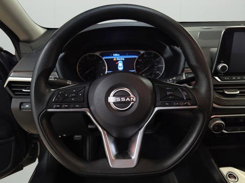 Used 2025 Nissan Altima 2.5 SV FWD image 18