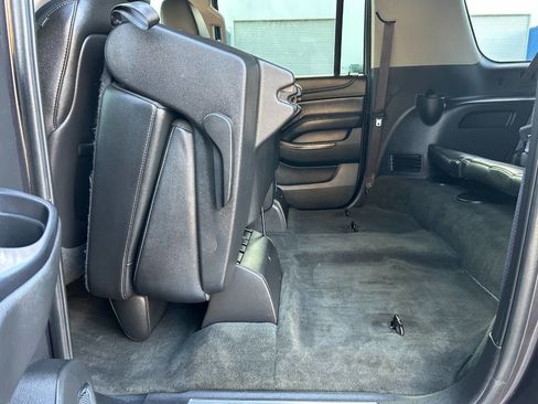 Used 2015 Chevrolet Suburban LT image 14