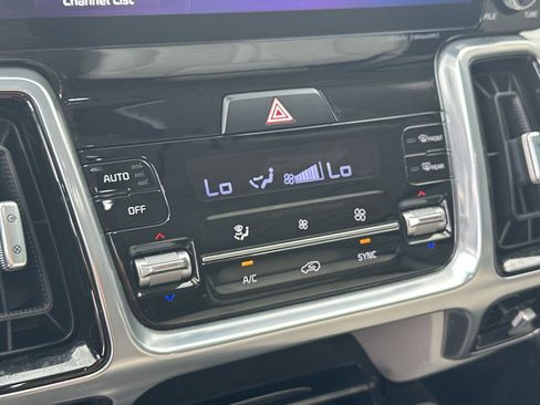 Certified 2023 Kia Sorento SX FWD image 16