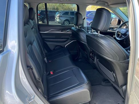 Used 2022 Jeep Grand Cherokee Limited image 18