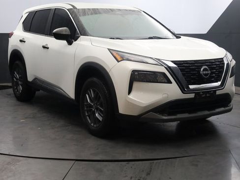 Used 2023 Nissan Rogue S image 2