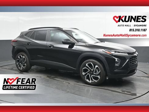 Used 2025 Chevrolet Trax RS w/ Sunroof Package FWD image 1
