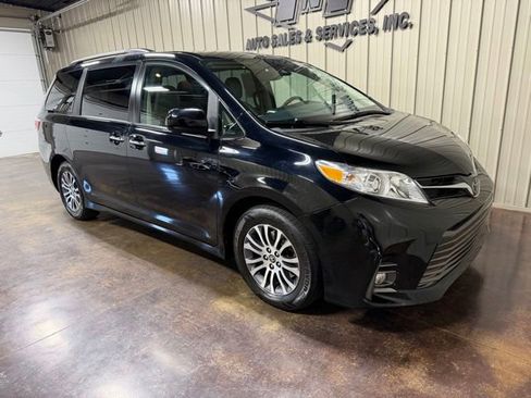 Used 2020 Toyota Sienna XLE FWD image 6