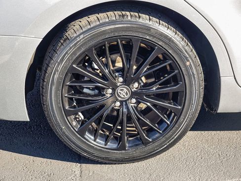 Certified 2020 Toyota Camry SE image 9