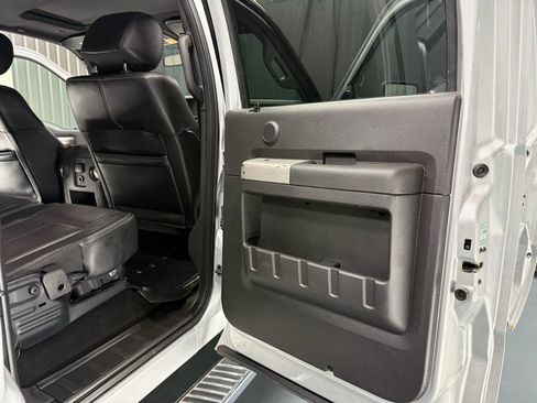 Used 2015 Ford F250 Lariat w/ Lariat Ultimate Package AWD/4WD image 34